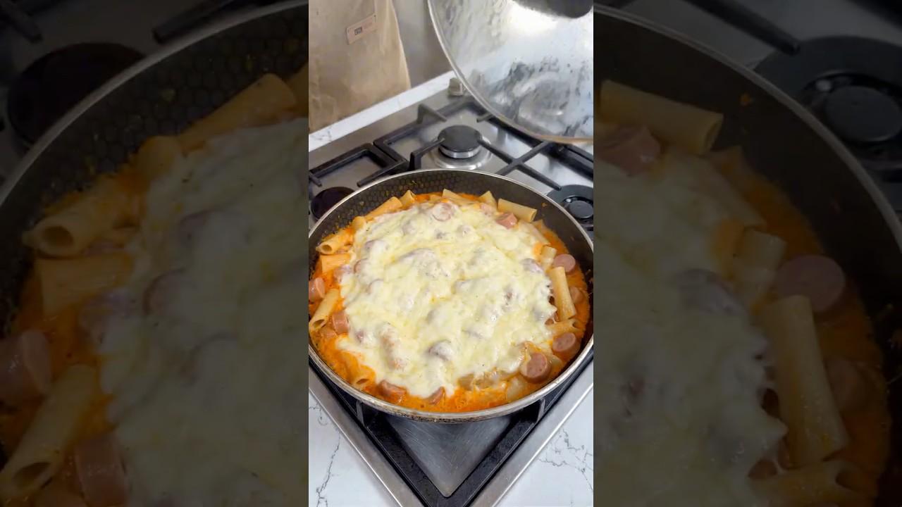 Kremalı Peynirli Sosisli Makarna