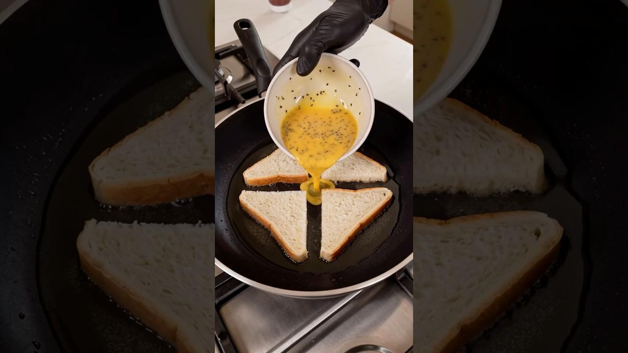 Cheesy Egg Sandwich 🧀